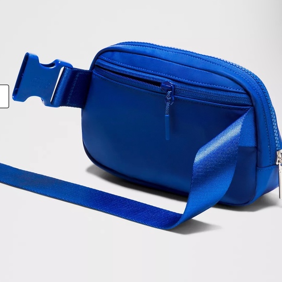 Lululemon Everywhere Belt Bag 1L in Riverside - Picture 2 of 7